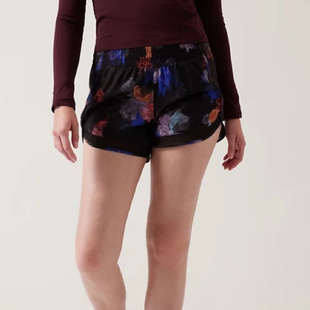Athleta XS Printed Mesh Racer Run Lined 4” Black Floral Shorts EUC